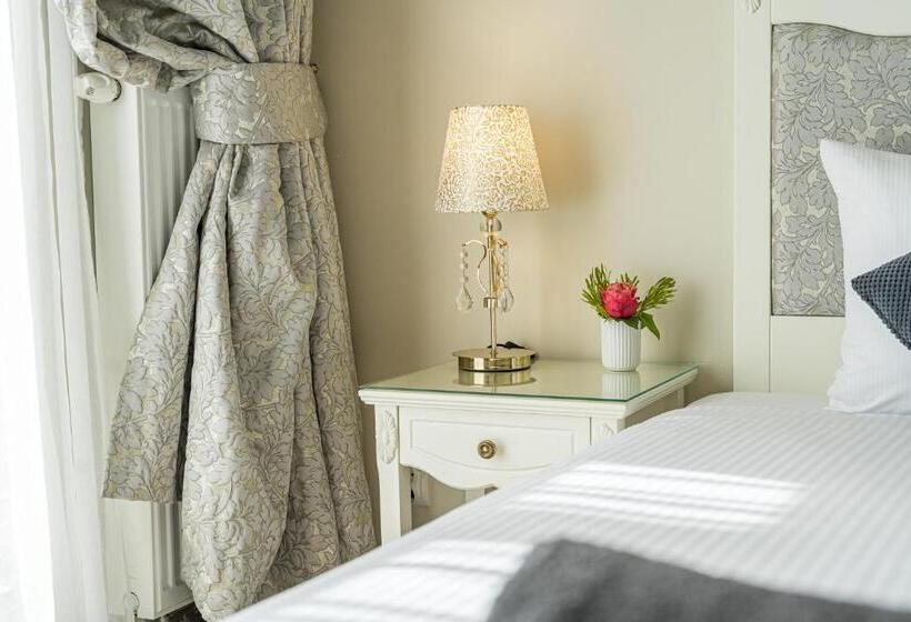 בית מלון כפרי Willa Flora