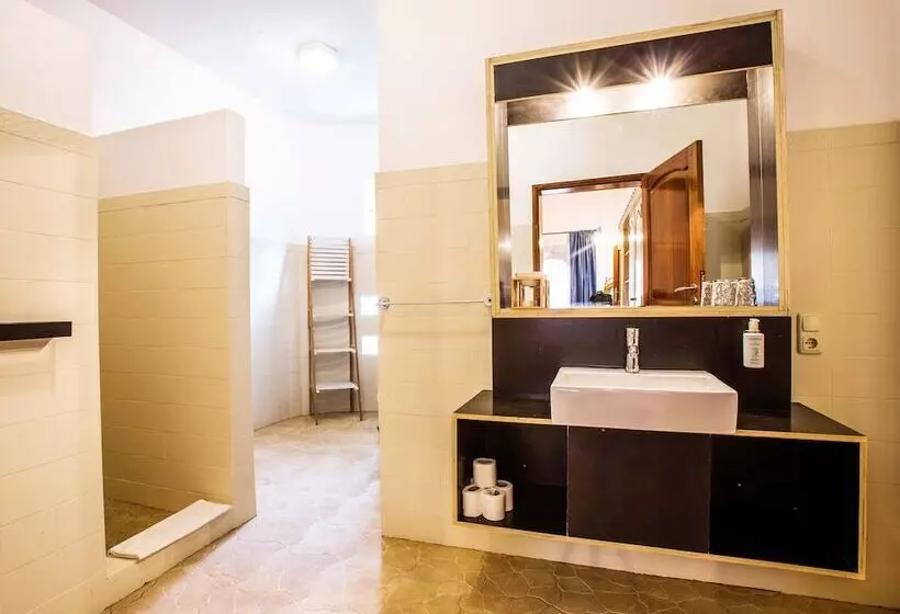 هتل King Fisher Village