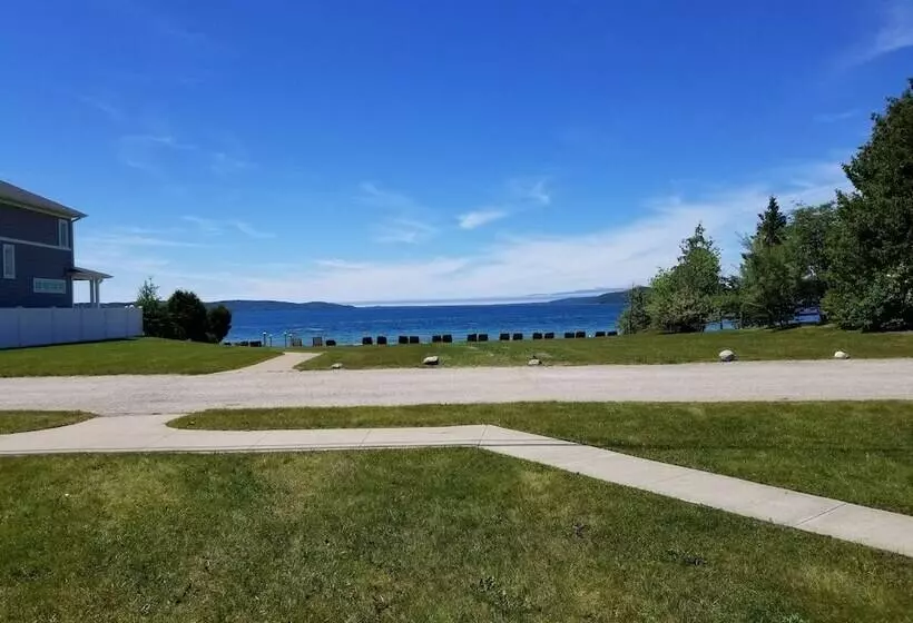 Hotelli Crystal Lake Resort