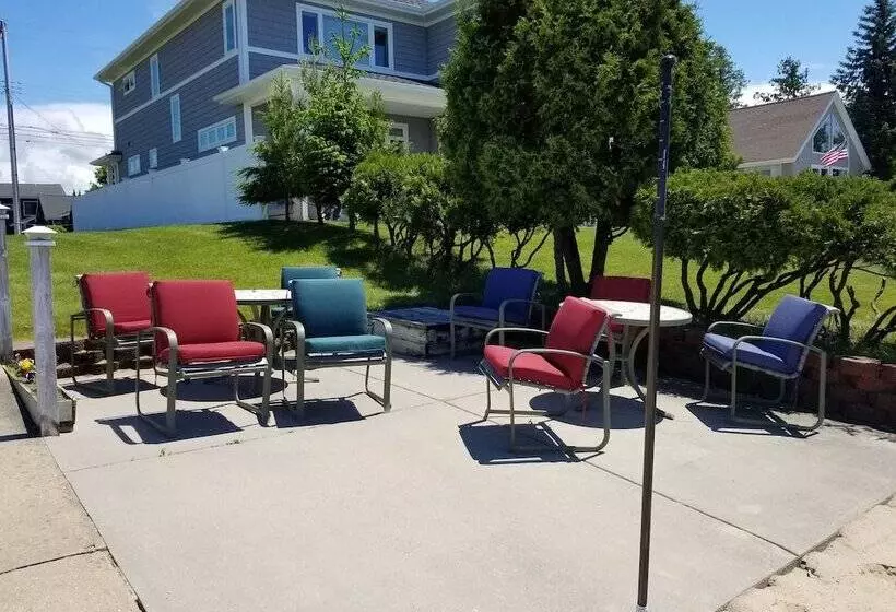 Hotelli Crystal Lake Resort