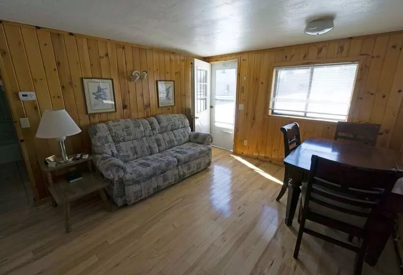 Hotelli Crystal Lake Resort