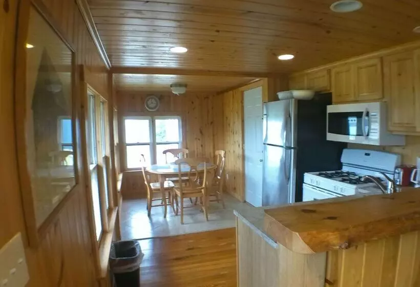 Hotelli Crystal Lake Resort