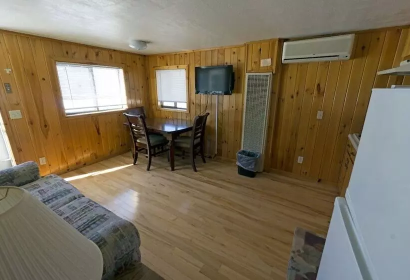 Hotelli Crystal Lake Resort