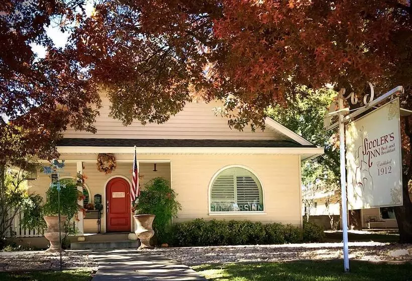 Hotelli Fiddler S Inn