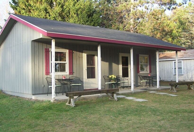 호텔 Birchwood Resort & Campground