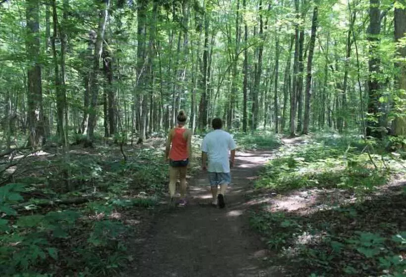 Hotelli Birchwood Resort & Campground