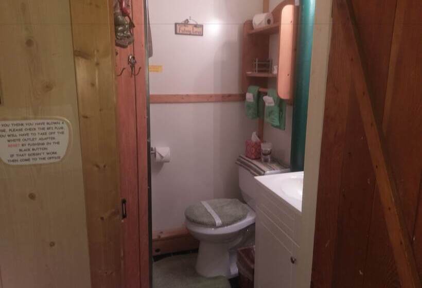 호텔 Birchwood Resort & Campground