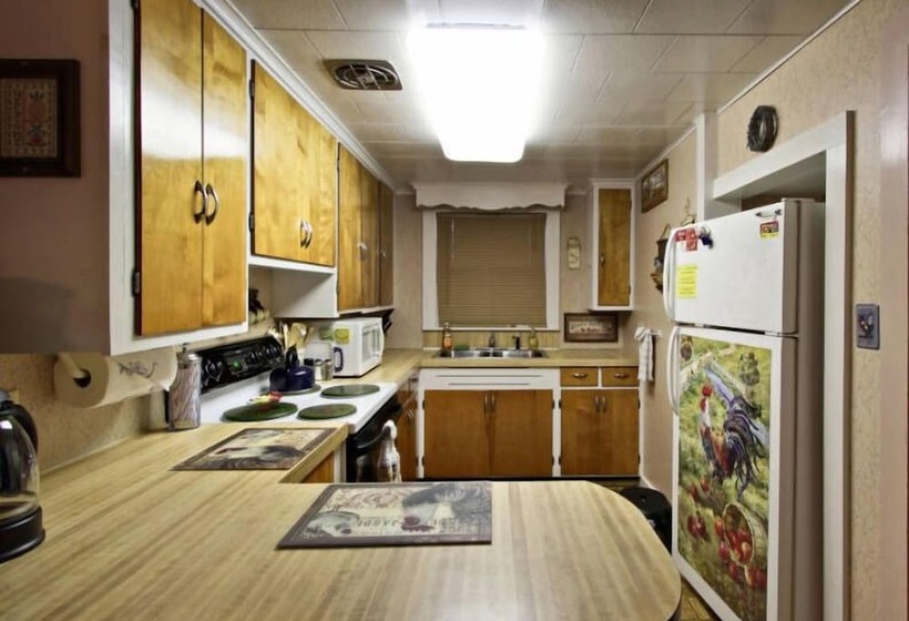 호텔 Birchwood Resort & Campground