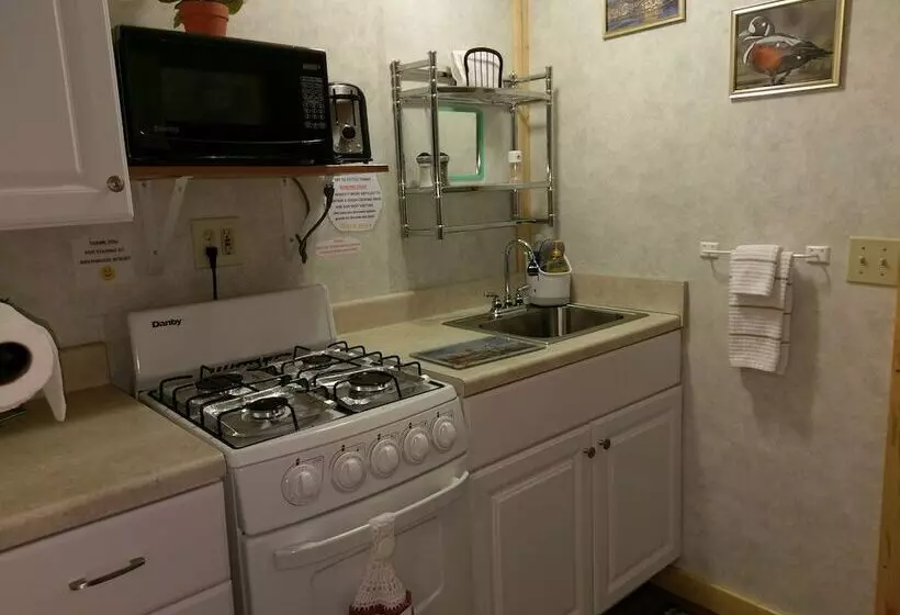 Hotelli Birchwood Resort & Campground