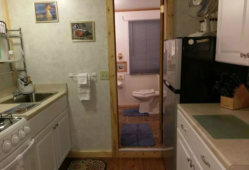 Hotelli Birchwood Resort & Campground