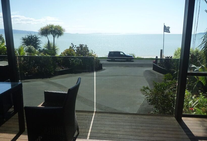 فندق Pohutukawa Coast Bnb