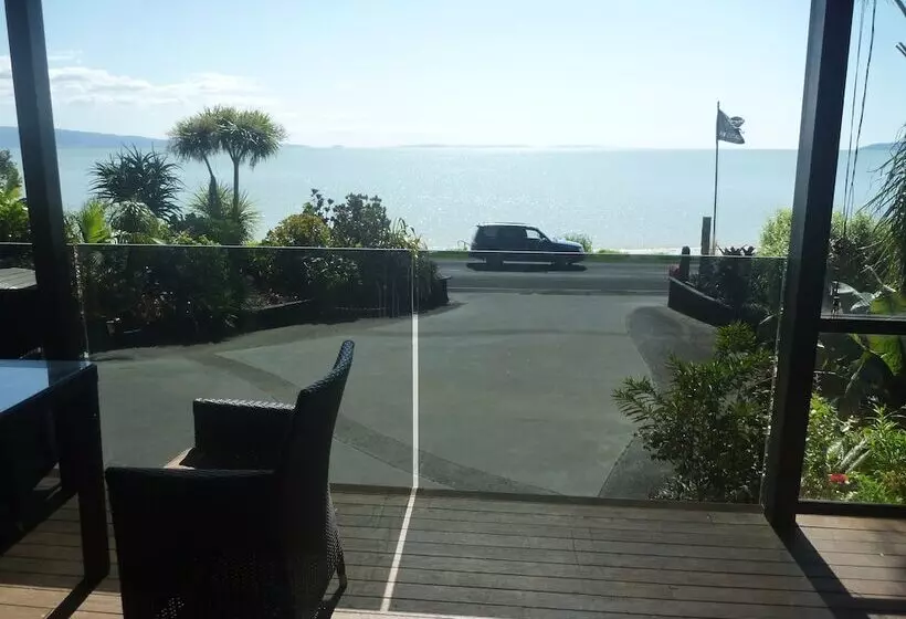 Hotelli Pohutukawa Coast Bnb
