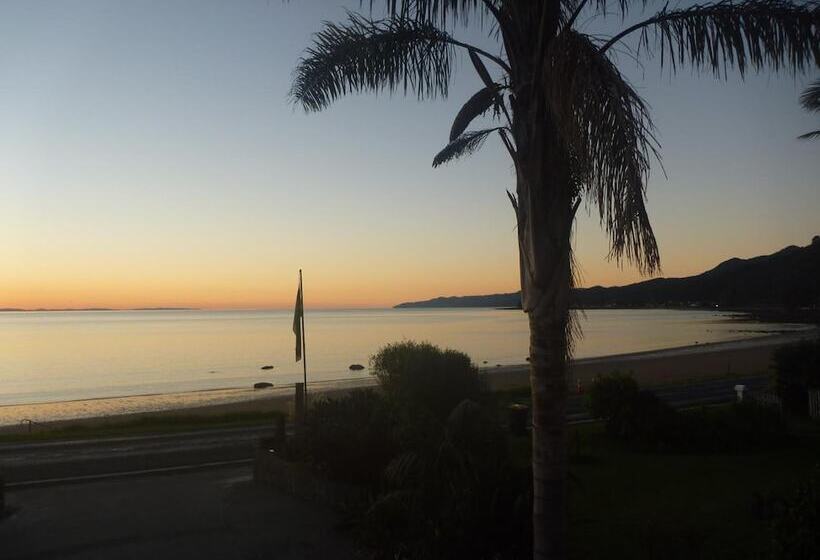 فندق Pohutukawa Coast Bnb