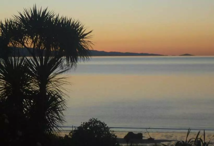 Hotelli Pohutukawa Coast Bnb