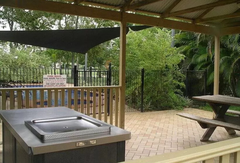 Hotelli Charters Towers Tourist Park