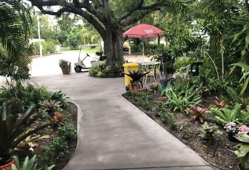 Отель Charters Towers Tourist Park