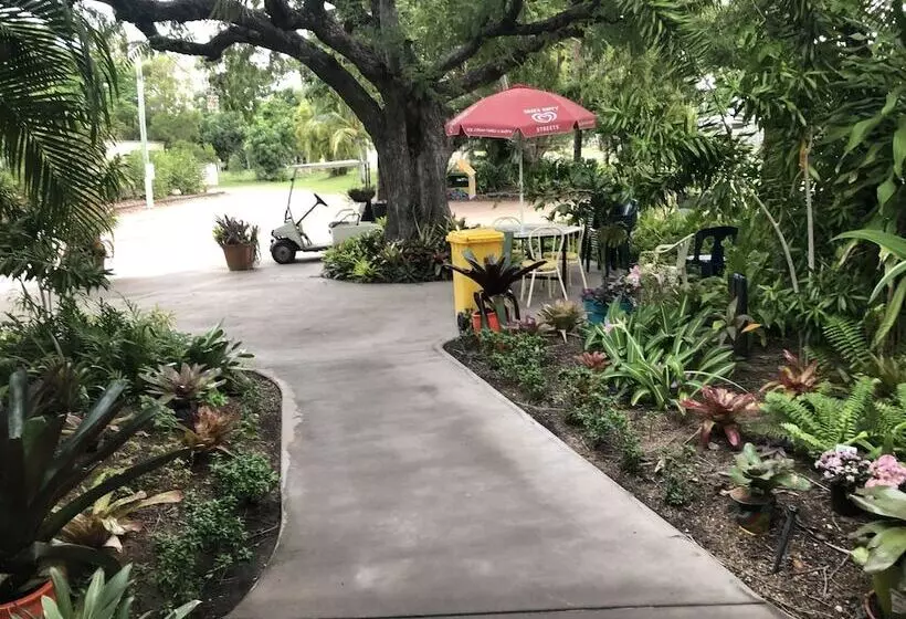 Hotelli Charters Towers Tourist Park