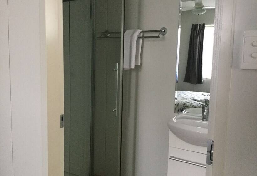 Отель Charters Towers Tourist Park