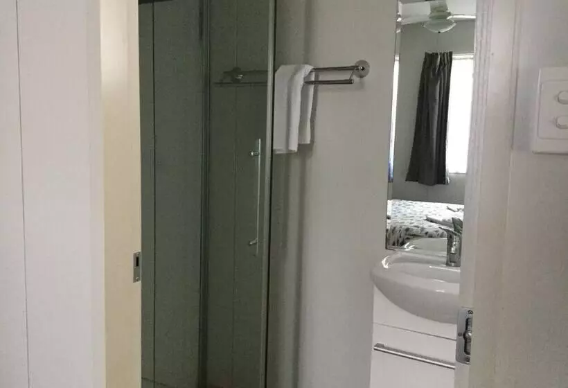 Hotelli Charters Towers Tourist Park