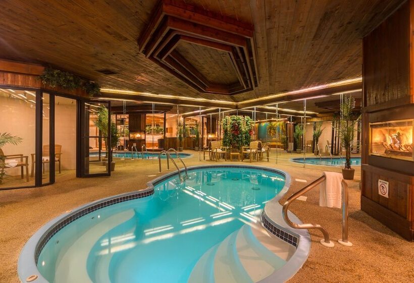 Отель Sybaris Pool Suites Mequon