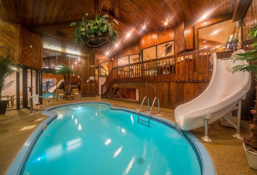 Отель Sybaris Pool Suites Mequon