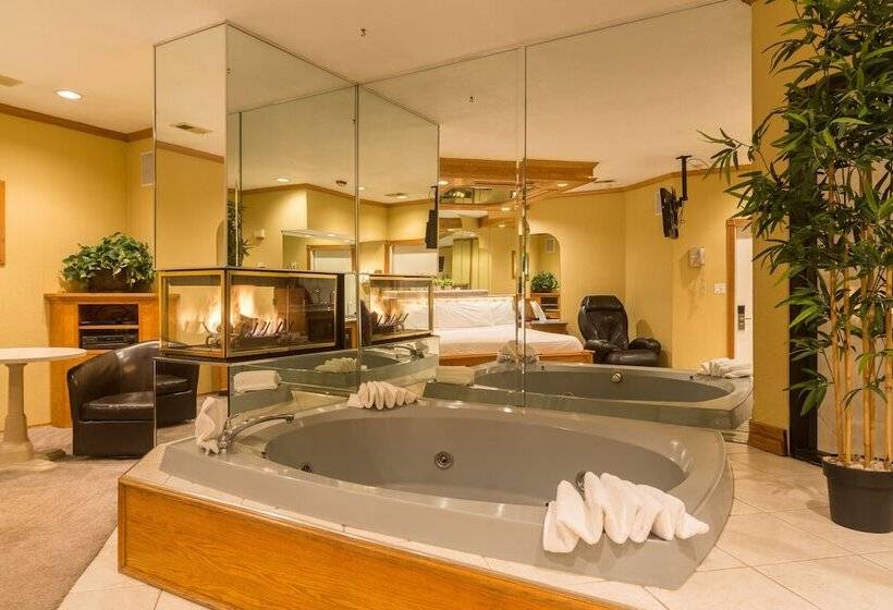 Отель Sybaris Pool Suites Mequon