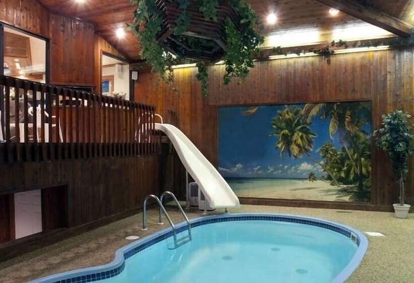 Отель Sybaris Pool Suites Mequon