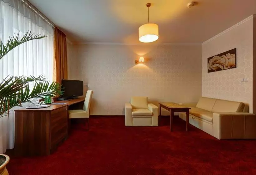 ホテル Chabrowy Dworek