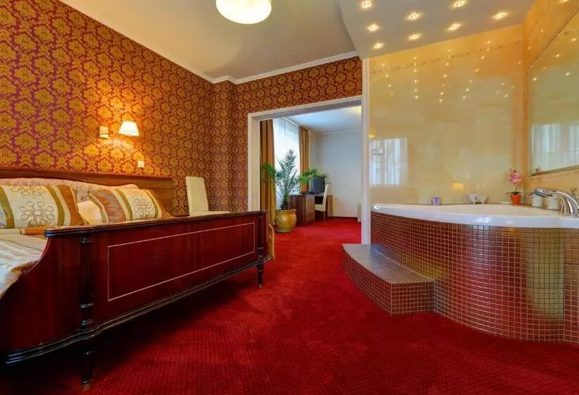 ホテル Chabrowy Dworek