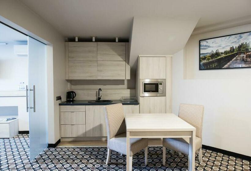 ホテル Restauracja Piwnica Rycerska