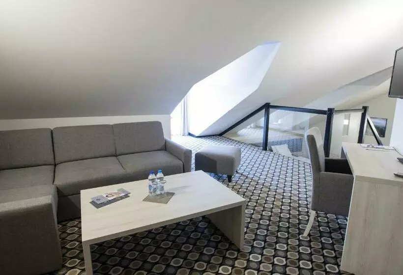 Hotelli Restauracja Piwnica Rycerska