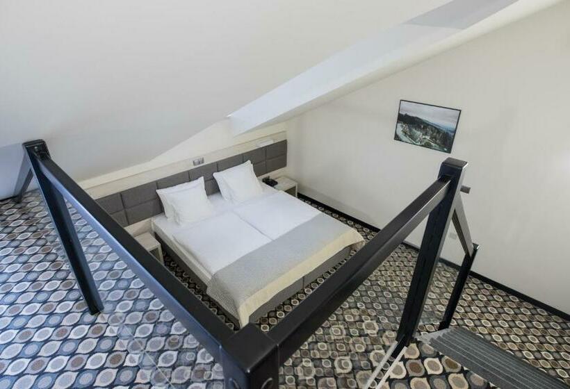 ホテル Restauracja Piwnica Rycerska