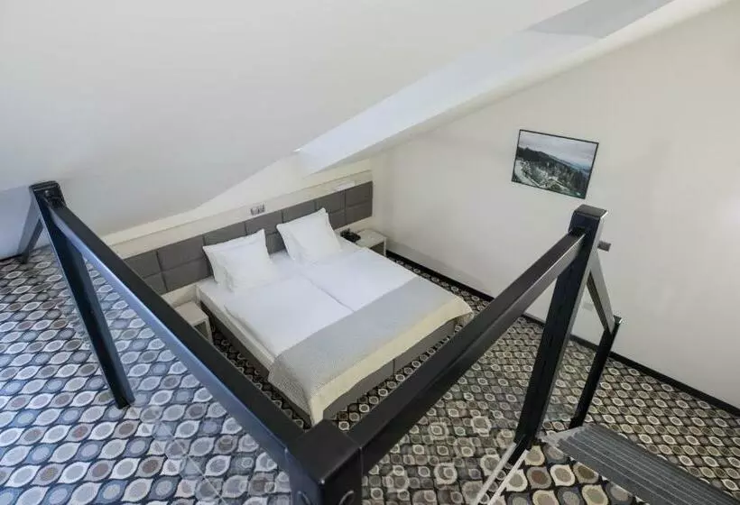 Hotelli Restauracja Piwnica Rycerska