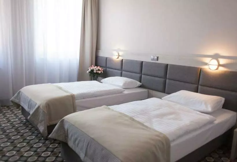 Hotelli Restauracja Piwnica Rycerska