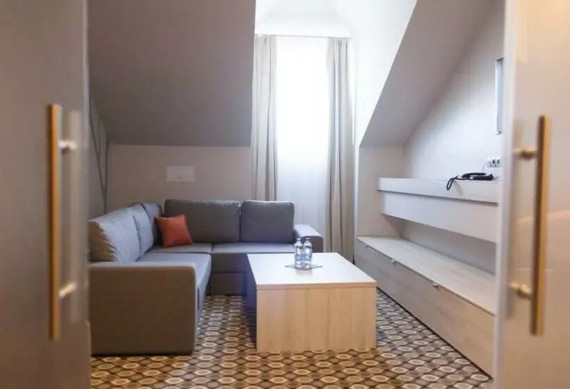 Hotelli Restauracja Piwnica Rycerska