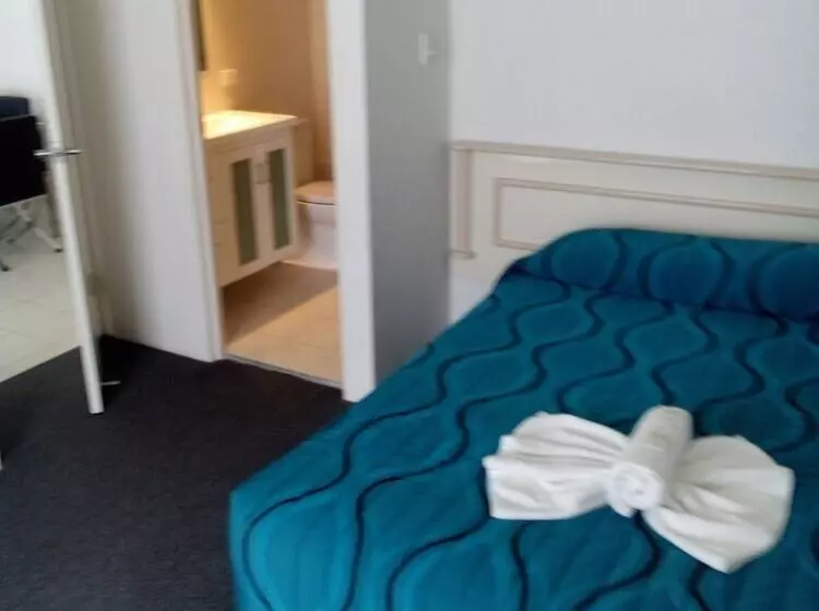 Beachside Tower Apartments