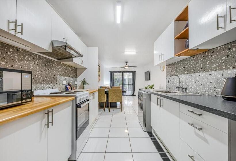 בית מלון כפרי Beachcomber Peregian Beach