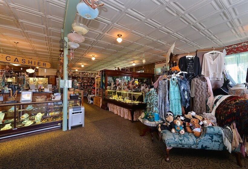 هتل Buffalo Bill Cabin Village