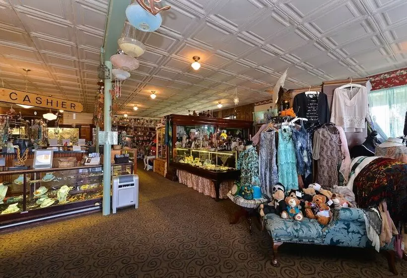 酒店 Buffalo Bill Cabin Village