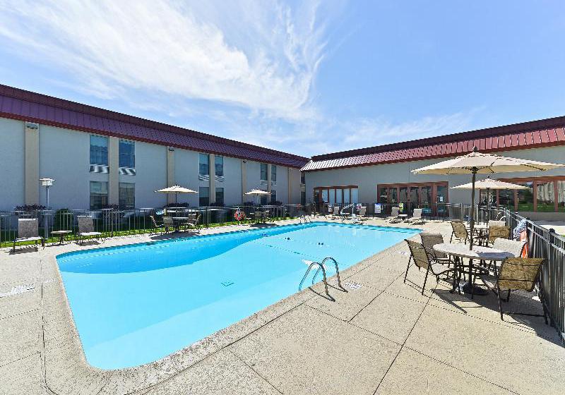 هتل Buffalo Bill Cabin Village