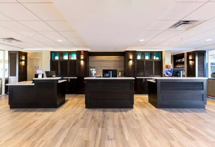 Hotelli Carlsbad Seapointe Resort