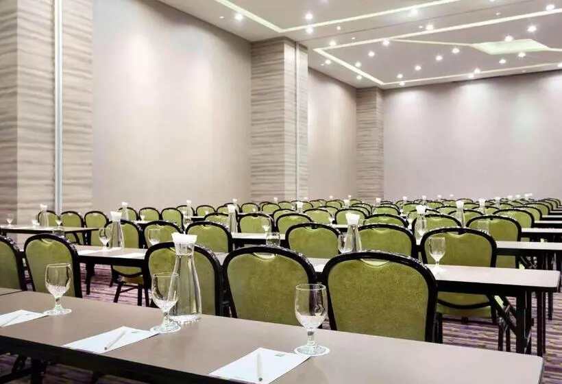 ホテル Ibis Styles Jakarta Mangga Dua Square