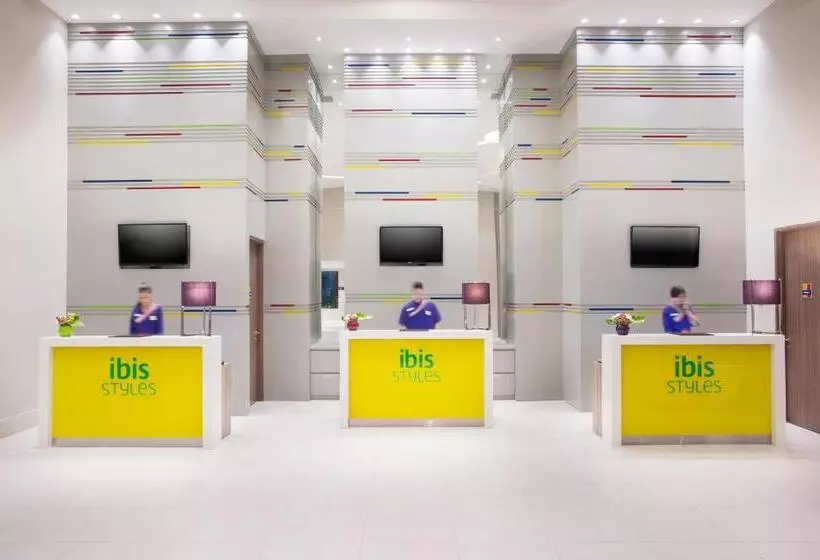 ホテル Ibis Styles Jakarta Mangga Dua Square