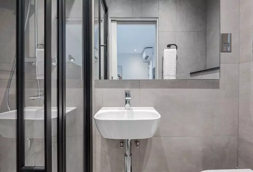 هتل Comfortable Budget Apartment Next To Eurostar International   Kings Cross & Euston Station