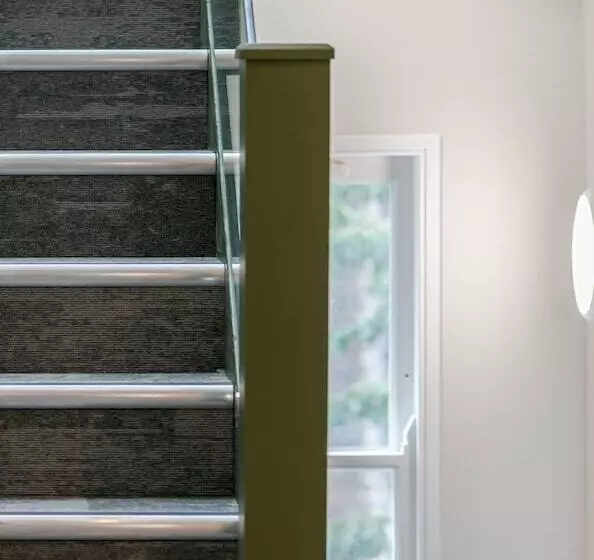 هتل Comfortable Budget Apartment Next To Eurostar International   Kings Cross & Euston Station