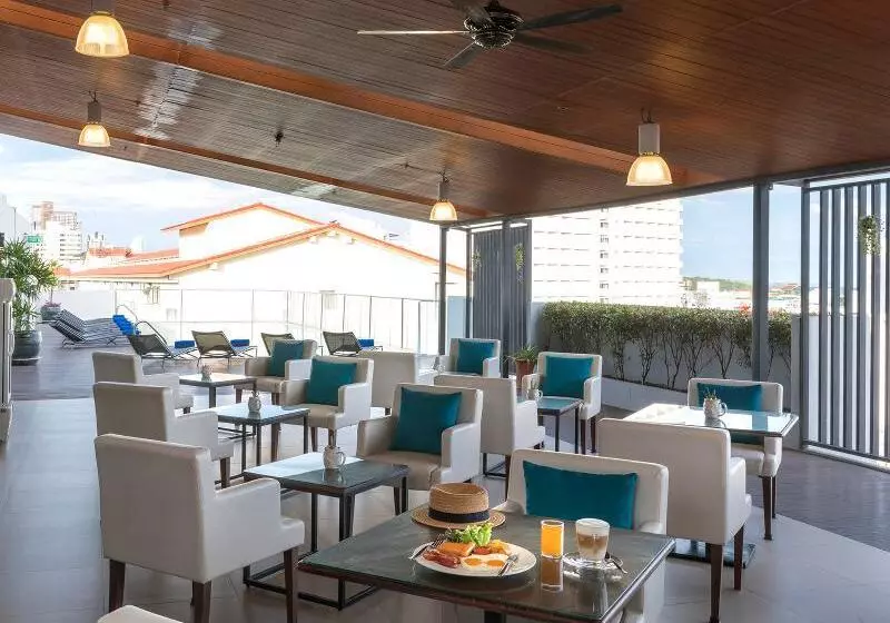 Отель Travelodge Pattaya