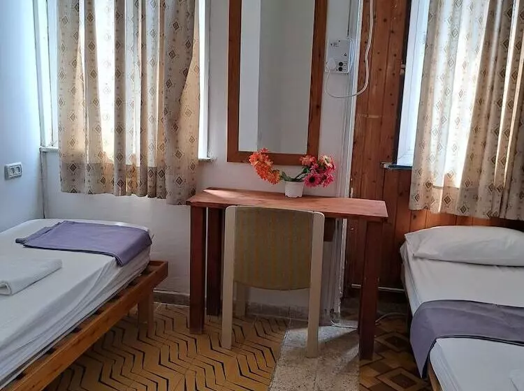 Momos Hostel