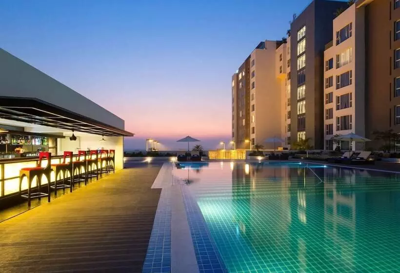 Novotel Yangon Max