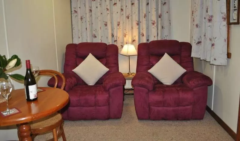 Sharonlee Strahan Villas