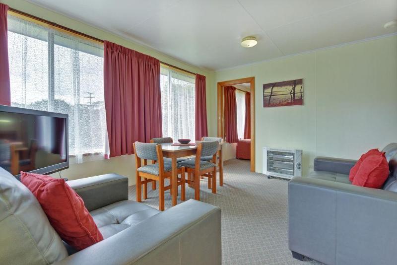 Sharonlee Strahan Villas